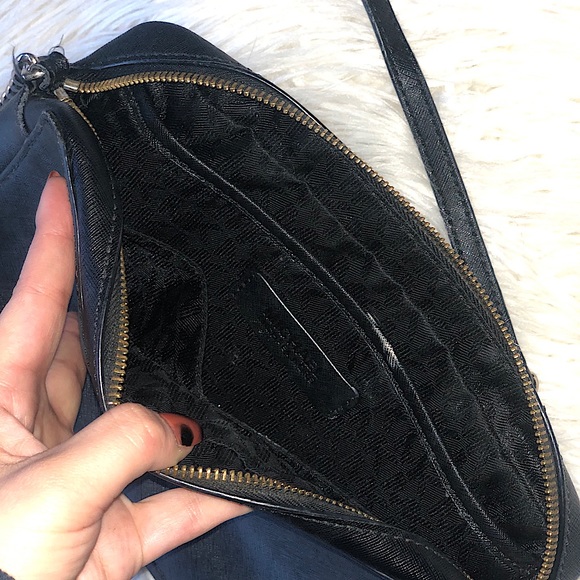 Michael Kors Jet Set Large Chain Strap Crossbody - Picture 5 of 5